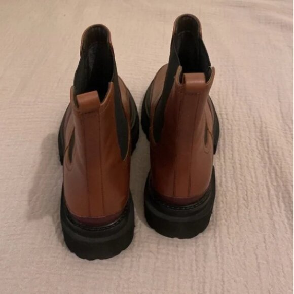 Seychelles • brown leather chelsea boots - Picture 7 of 11
